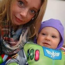 It can show up as a swelling or lump in the belly (abdomen). Mum Lucky To Lose All Her Baby Weight In A Week Discovers She S Actually Battling Deadly Bowel Cancer