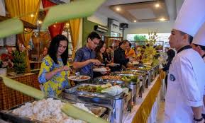 Anda bisa membeli tahu susu dalam bentuk mentah dan menggorengnya di rumah. 10 Tempat Makan Di Cibinong Restoran Lesehan Enak Untuk Keluarga Daerah City Mall Jejakpiknik Com