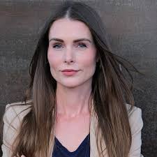 New print bookings coming to you hot off the press! Models: ➡ SABRINA LEWIS 