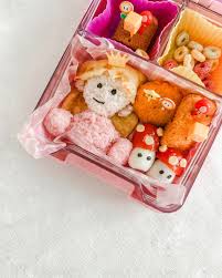 Super Mario Bento Theme Keia's class will soon end and I can't believe I  was able to survive creating bento for her the whole of her grade 1! I  think some of