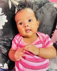 My daughter is the first trevlling 🚆❤️