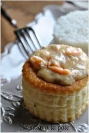 Bouchees Feuilletees Au Saumon Crevettes Et Champignons Recette Recette Recettes De Cuisine Cuisine Poisson