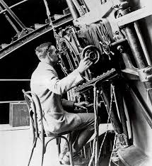 Edwin Hubble At The Controls Of The 100 Inch Telescope At Mt Wilson Circa 1922 Astronomie Astro Personnages