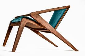 petit fauteuil en bois massif avec accoudoirs portuguese roots lounge chair by aroundthetree design alexand fauteuil bois chaise bois design mobilier futuriste