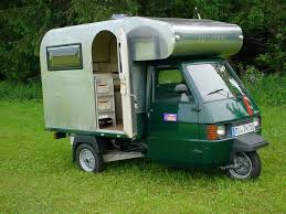 Unikalnyj Kemper Rekordno Malyh Razmerov Na Baze Italyanskoj Motocikletnoj Kolyaski Piaggio Ape Tm Mini Wohnwagen Camper Ideen Retro Wohnwagen