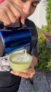 O entardecer ensolarado de ontem deixou tudo mais poético✨, A sexta  amanheceu cinzenta, mas não tem problema passa no #EsseCafé e garante o teu  matcha latte, essa bebida reúne o melhor dos dois mundos ...