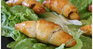 Voici Une Recette De Croissants Sales Ideale Pour Vos Aperitifs Des Croissants Avec De La Pate Feuilletee Garnie A Recettes De Cuisine Pate Feuilletee Recette