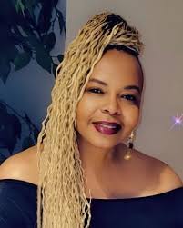 Vanessa Cox's Instagram, Twitter & Facebook