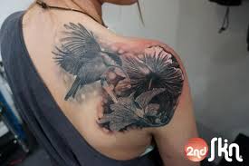 Wenn dir „kolibri tattoo gefällt, gefallen dir vielleicht auch diese ideen. Schulter Realistische Blumen Kolibri Tattoo Von 2nd Skin