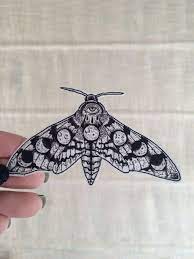 Moth Moonphases Eye Tattoo Yas Exactement Ce Que Je Cherchais Moth Tattoo Little Tattoos Moon Tattoo