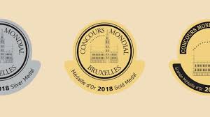 El pommadier creme 1925 médaille d'or 75ml es una crema nutritiva original creada en 1975, elaborada a base de 7 ceras, solventa natural el super gommadin de saphir médaille d'or es una goma flexible muy utilizada con facilidad dado el tamaño pequeño del mismo y su alto poder limpiador. Vin Belge Remporte 10 Medailles Au Concours Mondial Belartisan