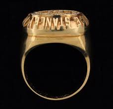 Si vous voulez voir les canadiens gagner, et bien voici ma recommandation. Ring 1 14kyg Replica Of A Coupe Stanley Cup Champions 1986 Ring With Ch For The Montreal Canadi
