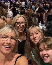 Roxanne Quinn's Instagram, Twitter & Facebook