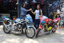 Ini adalah mod motor ninja 2 tak replace dengan bf400 didalam file rar nya plus sound nya loh. Foto Cowok Naik Motor Ninja Rr