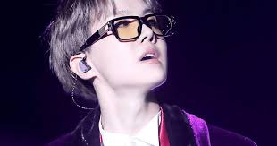 Jungkook termasuk member yang pemalu, tetapi jika sudah berkumpul dengan member yang lain ia akan menjadi cerewet. Profile Of Bts S J Hope Birthday Age Abs Sister Plastic Surgeries And Facts Channel K