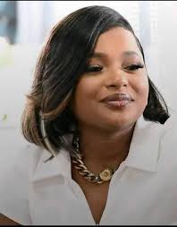 Kote moun zile yo, vin apiye sou zile a ki p'ap kanpe. Èske gen kanpe pou  atis Anie, pou bèl fanm kreyòl sa ki kontinye avanse nan karyè l, malgré  move van