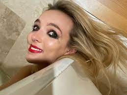Jodie comer courtesy of alan markfield/2020 twentieth century fox film corporation free guy can be classified as many things: Jodie Comer Is Also Mystified By Killing Eve S Cliffhanger