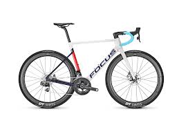 Focus Izalco Max 2019 Das Neue Aero Rennrad Der Cloppenburger Setzt Ausschliesslich Auf Disc Bremsen Und Verspricht Minutenspare Rennrad Coole Fahrrader Rennen