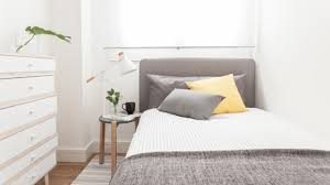 Antes de coger el bote de pintura, deben plantearse qué protagonismo quieren dar a las paredes. 101 Ideas De Decoracion Para Pequenos Dormitorios Cuartos Y Habitaciones