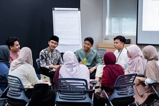Walking alongside youth leaders 🌟 Many young Muslims in Singapore today  face growing pressures &mdash; from navigating questions of faith and identity to  wondering how they can make a real difference in