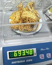 Sebelum kedatanganku ke magelang, budhe sudah mengurus surat kepindahanku di salah satu smp d magelang. Kedai Emas Murah Miragold Johor Bahru Mia Liana
