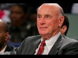 St. Louis Hawks Bob Pettit ..