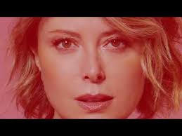 Euridice Axen, The Second Woman, performance della durata di 24 ore  acclamata a livello internazionale. Dal 14 dicembre 2024 al Teatro di Corte  di Palazzo Reale di Napoli