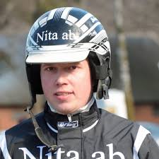 Robert Skoglund öppnar filial i Sundsvall · Senaste nyheterna om trav ·  Travronden