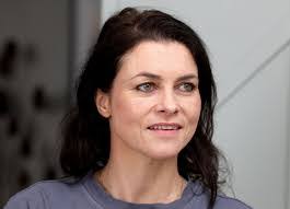 Holly Roos's Instagram, Twitter & Facebook