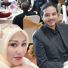 Intip 5 Potret Anak Tampan Camelia Malik yang Jarang Tersorot