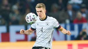 Zakaria and ginter play of eachother really well ingame and it is clear to me they are good to pair in a 41212(2). Profikicker Und Papa Matthias Ginter Freut Sich Auf Windeln Promiflash De