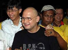 20 responses to raja petra kamarudin has declared war! email check failed, please try again. Raja Petra Quizzed By Cops Over Statutory Declaration The Star