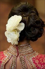 We specialise in indian fresh flower wedding garlands and all our garlands are. Flower Decoration For Hair Tips And Styles For Your Wedding