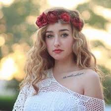 تُجري والدة الفنانة هنا الزاهد، عملية جراحية اليوم، حسب ما أعلنت «هنا» عبر حسابها بموقع تبادل الصور والفيديوهات القصيرة «إنستجرام»، طالبة من جمهورها ومتابعيها الدعاء لوالدتها لتجاوز أزمتها المرضية سريعًا. Ù‡Ù†Ø§ Ø§Ù„Ø²Ø§Ù‡Ø¯ Elzahedhaana Twitter