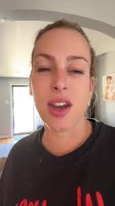 Lori Buckland's Instagram, Twitter & Facebook