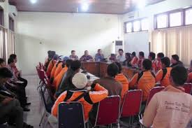 Tepatnya ada sebanyak 22 pmi yang berhasil kembali pulang, setelah tiga tahun mereka mengadu nasib di negeri yang sering bergejolak tersebut. Pasukan Kuning Tuntut Kenaikan Gaji Ke Dprd Padang Antara Sumbar