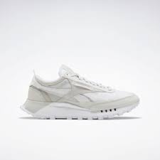 Adapun untuk pilihan warnanya adalah hitam serta putih. White Shoes And Sneakers Reebok Us