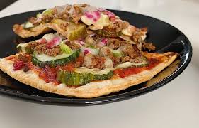 Pizza Au Boeuf Hache Les Zackardises Par Zachary Barde Recipe Vegetable Pizza Food Vegetables