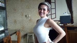 Dijuluki dengan artis yang penuh sensasi, nikita mirzani akui sifat aslinya berbeda 180 derajat: Nikita Sebut Luna Maya Hanya Cari Sensasi Demi Konten Youtube