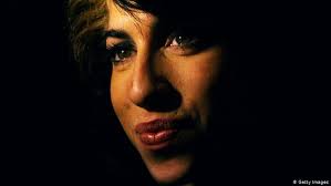 Jul 17, 2020 · amy jade winehouse was born on september 14, 1983, in the suburb of southgate in london, england. Die Tragische Geschichte Der Amy Winehouse Kultur Dw 23 07 2019