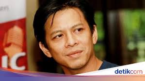 Strum the f chord as am with barre fingeri'm cjealous fof the amrain that cfalls fupon your amskin c f (g) am it's closer than my hands have been i'm fjealous gof the amrain i'm cjealous fof the. Chord Gitar Separuh Aku Oleh Noah
