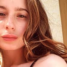 Madeleine Harris's Instagram, Twitter & Facebook