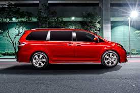 The 2017 sienna carries on with the solidly performing toyota minivan that's been a popular choice among buyers for years. 2017 Toyota Sienna Review Ratings Specs Prices And Photos The Car Connection