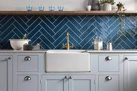 From metro tiles in the kitchen, to a natural porcelain stone effect in the bathroom, we have tiles to suit everyone. Kitchen Wall Tiles Ideas For Every Style And Budget Loveproperty Com
