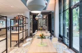 It offers business travelers and tourists easy access to the city center, including sights such as the famous cathedral and old town, the lanxess arena, the rhein energie stadium and the city's many other cultural treasures. Park Inn By Radisson Cologne City West In Koln Hotel De