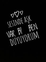 Sesinde aşk var bi ben duyuyorum. Sesine Asik Oldugum Biri Var Metin Mesajlari Ayrilik Sozleri Ilahm Veren Alintilar