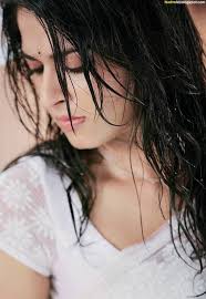 The hottest pictures of the actress will definitely make you go too gaga over her and fall in love with her. Anushka Shetty In Vettaikaran 2009 Most Beautiful Bollywood Actress Most Beautiful Indian Actress Beautiful Indian Actress