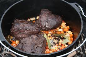 Ochsenbackchen Aus Dem Dutch Oven Bbq Highlander In 2020 Rezepte Essen Und Trinken Essen