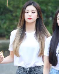 Hwang Yeji Why Do You Have To Look So Pretty Why 190830 Music Kpop Hair Color Itzy Kpop Hair