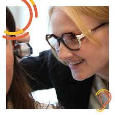 De tijd vliegt echt voorbij! Al sinds oktober vorig jaar ben ik elke  dinsdag als audiologe te vinden bij Astrid van Optiek Bloemendale. 👂 Of je  nu jouw gehoor wilt laten controleren